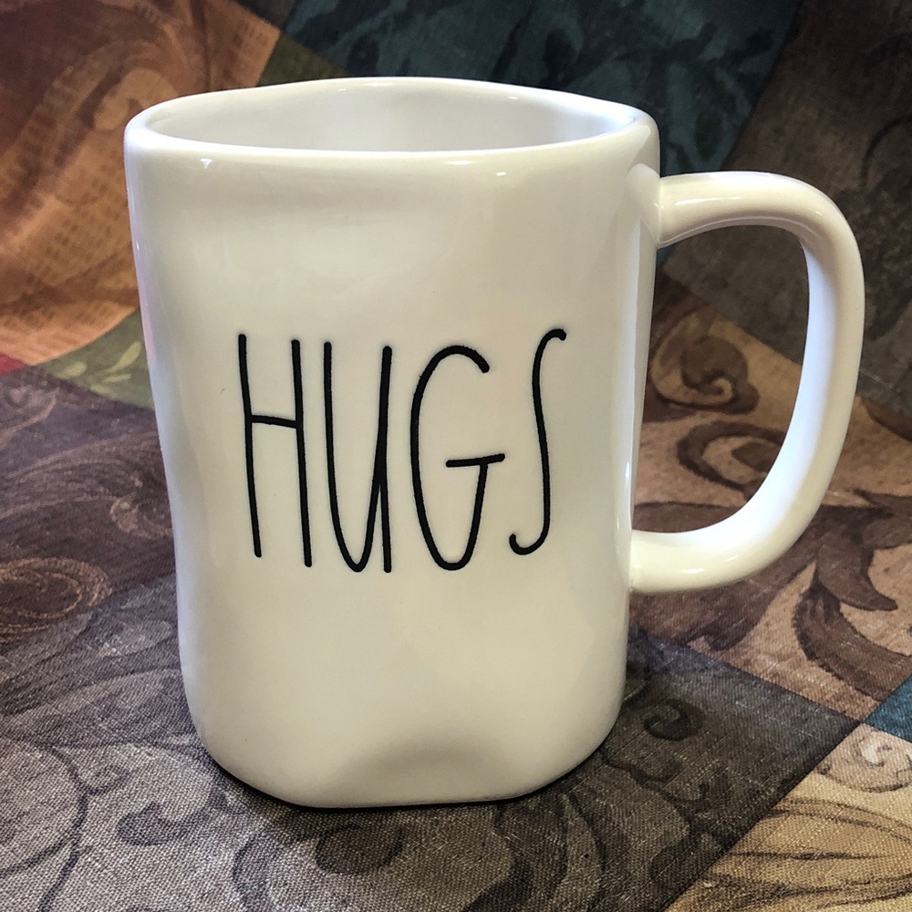 🛍️2/$25🛍️Rae Dunn Mug 'HUGS'